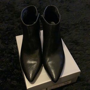 Time and Tru Women’s Size 8 Small Heel Boot